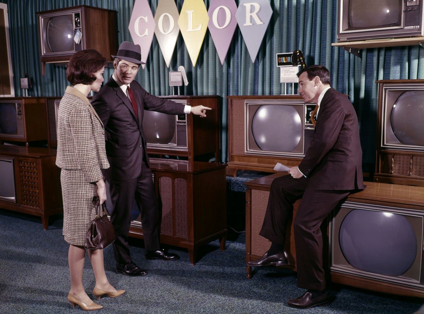 TV antiga colorida